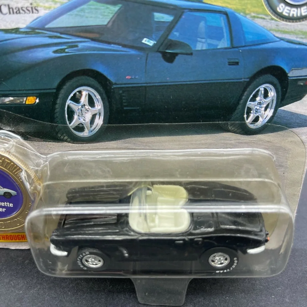 Johnny Lightning Classic 1962 '62 Chevrolet Chevy Corvette Roadster‎ Black 1/64